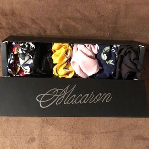 6 adorable scrunchies in a sweet Macaron box.💕